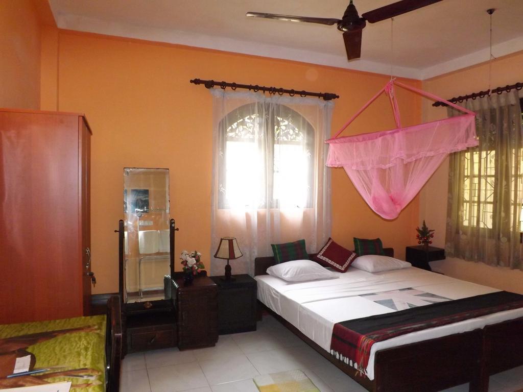 Holiday Nest Bed & Breakfast Wadduwa Zimmer foto